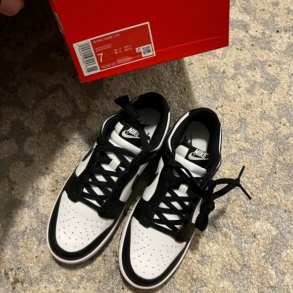 Nike panda dunks size 7 - Picture 2 of 6